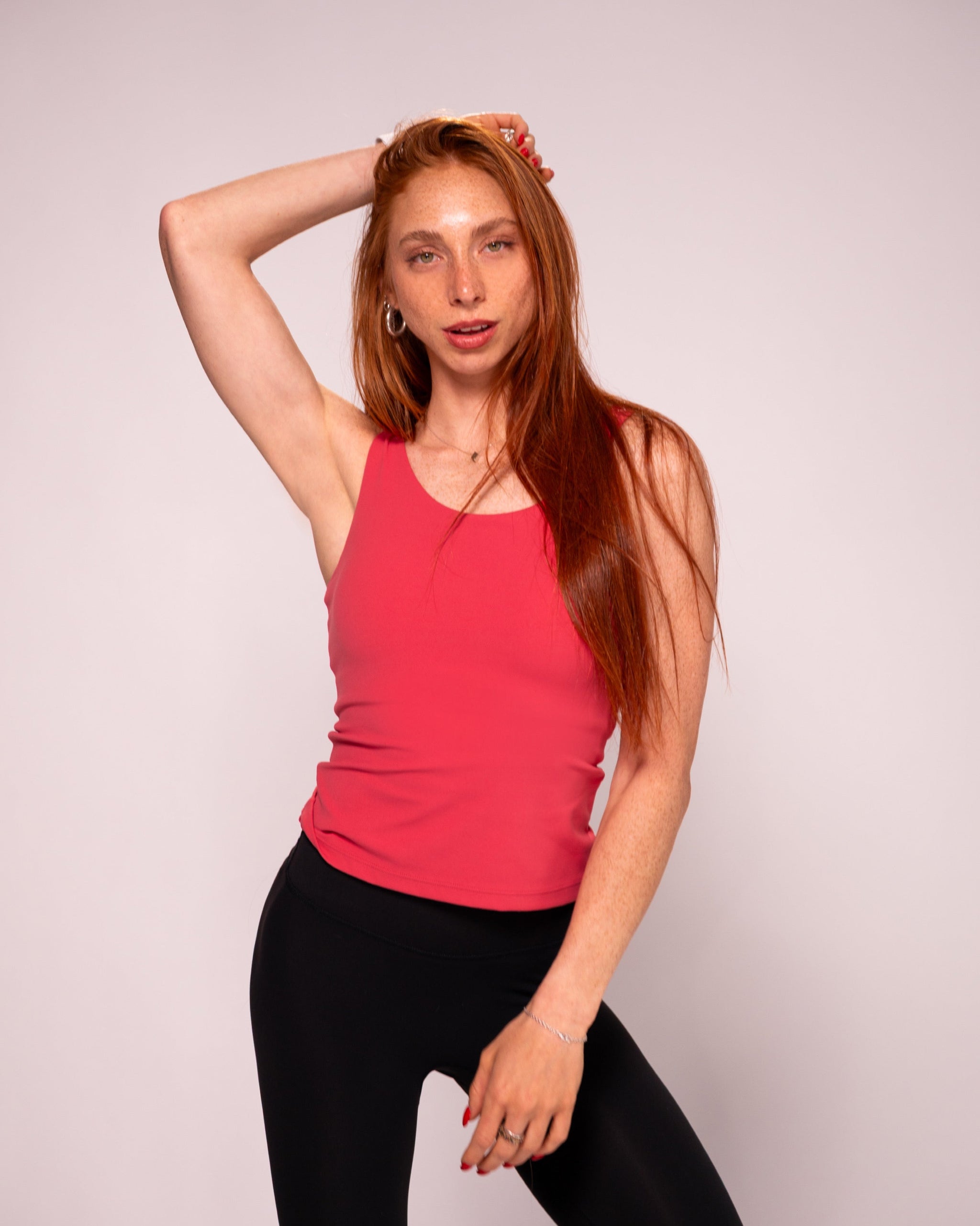 MOVE SLEEVELESS TOP גופייה עם חזייה מובנית